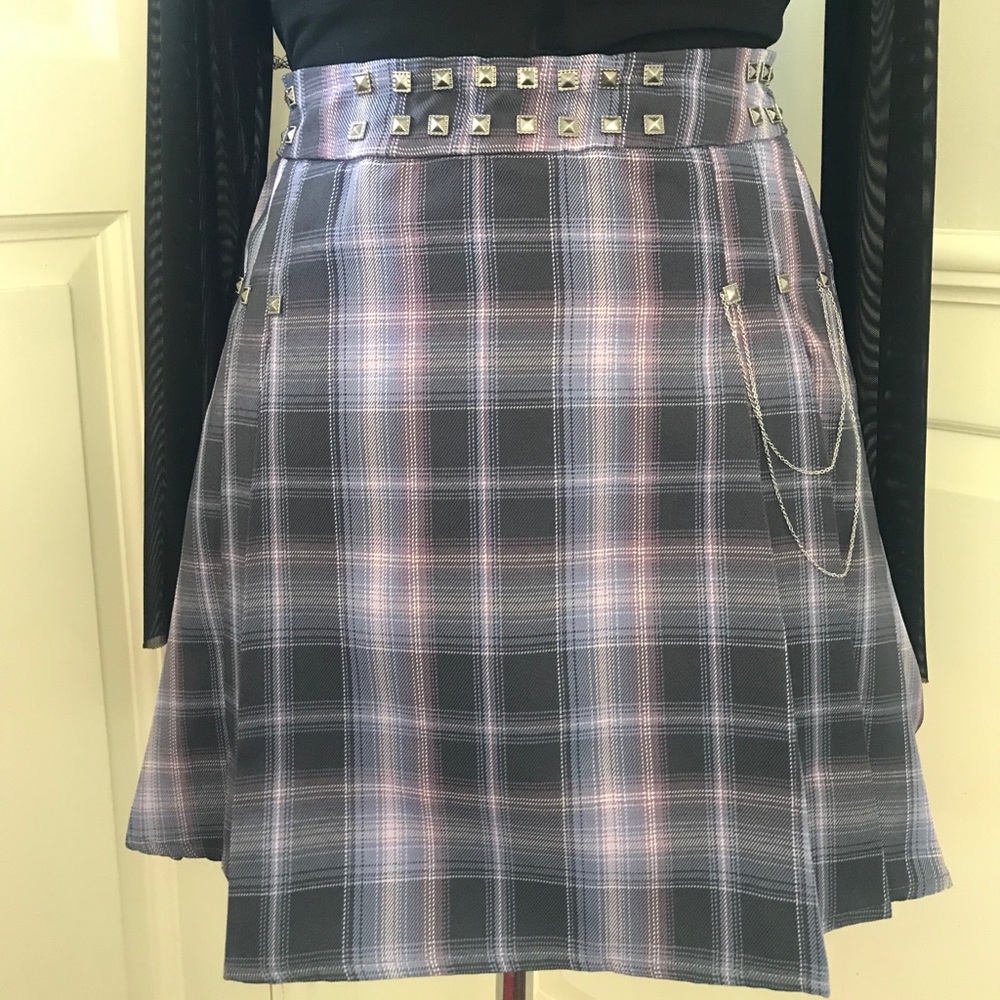 Pleated short skirt